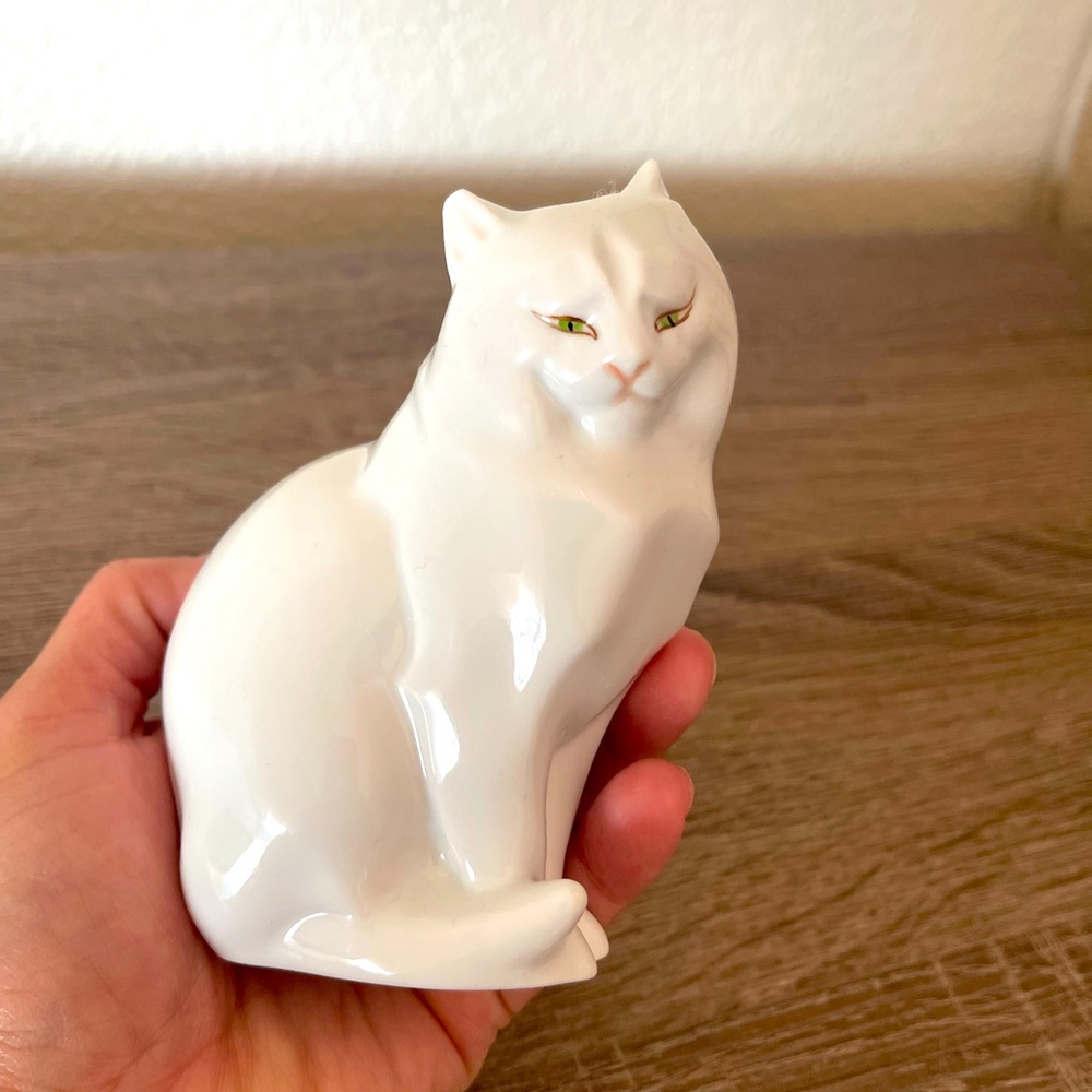 HEREND HUNGARY PORCELAIN - WHITE CAT